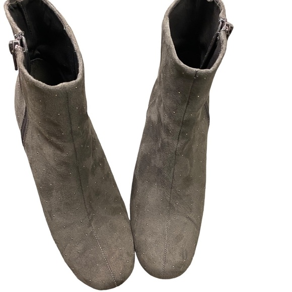 Clearance OLD Navy Ladies booties size 8 taupe with gold beading 3” heel - Picture 12 of 15